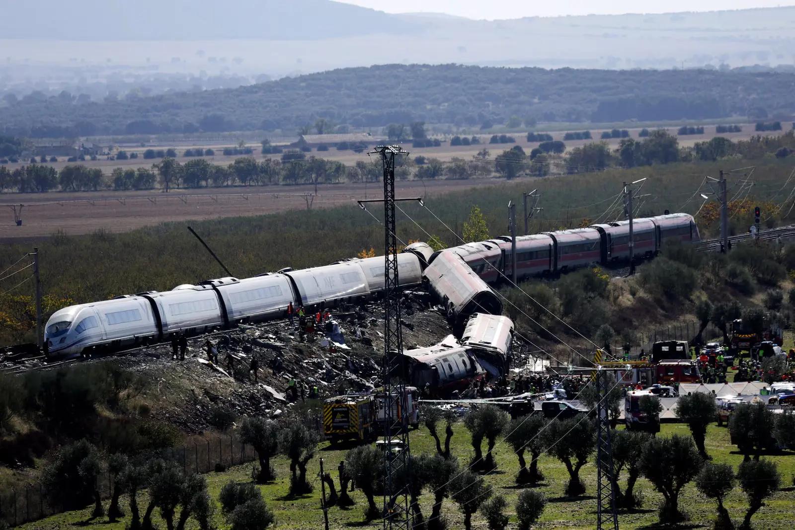 برخورد سهمگین دو قطار سریع‌السیر جان حداقل ۶۴ نفر را گرفت؛ اسپانیا در شوک