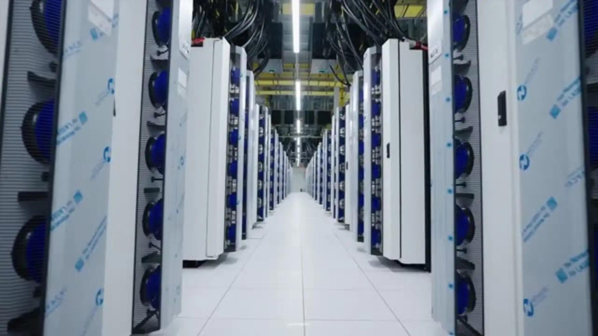 ویدیویی خیرهکننده از ابرکامپیوتر اسپیسایکس در ممفیس